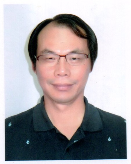 瓦磘村長施易昌